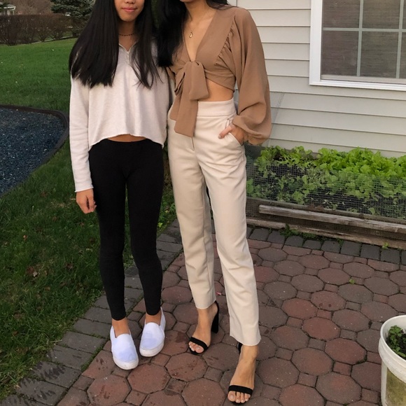 Tie front puff sleeve crop top - Picture 7 of 8